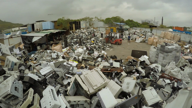 An e-waste dismantling junkyard. Image: EarthFix/Flickr